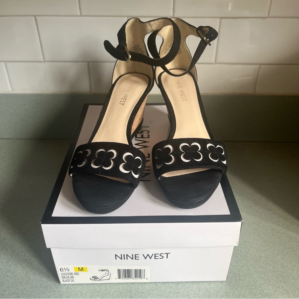 Nine West black /ivory Women's Open Toe Wedge Shoes, Size 6.5